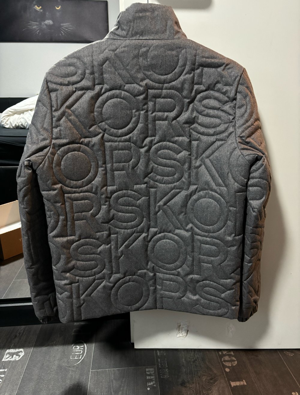 Michael Kors Jacke in Größe XS fällt jedoch wie S aus.