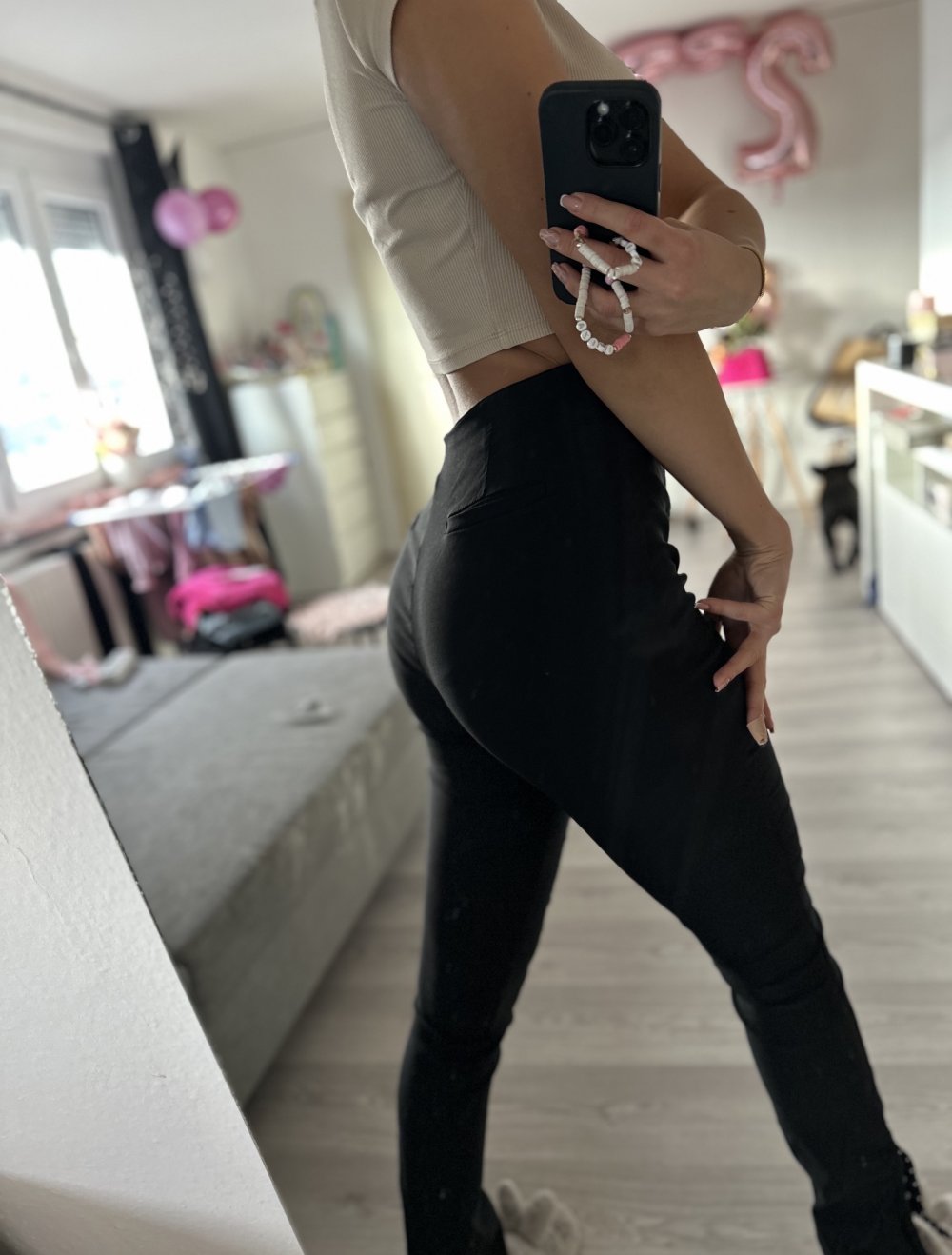 Schwarze Hose mit hoher Taille