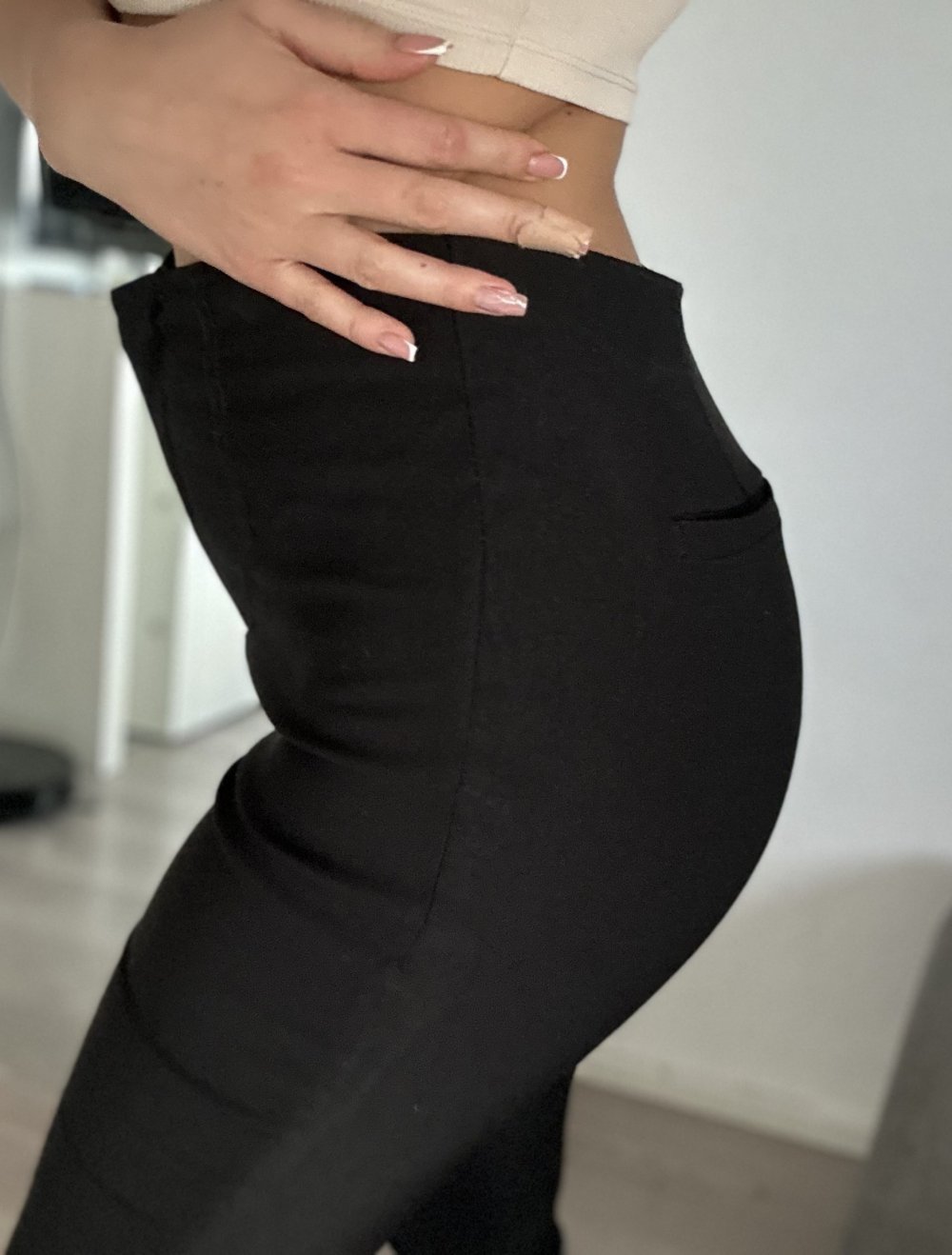 Schwarze Hose mit hoher Taille