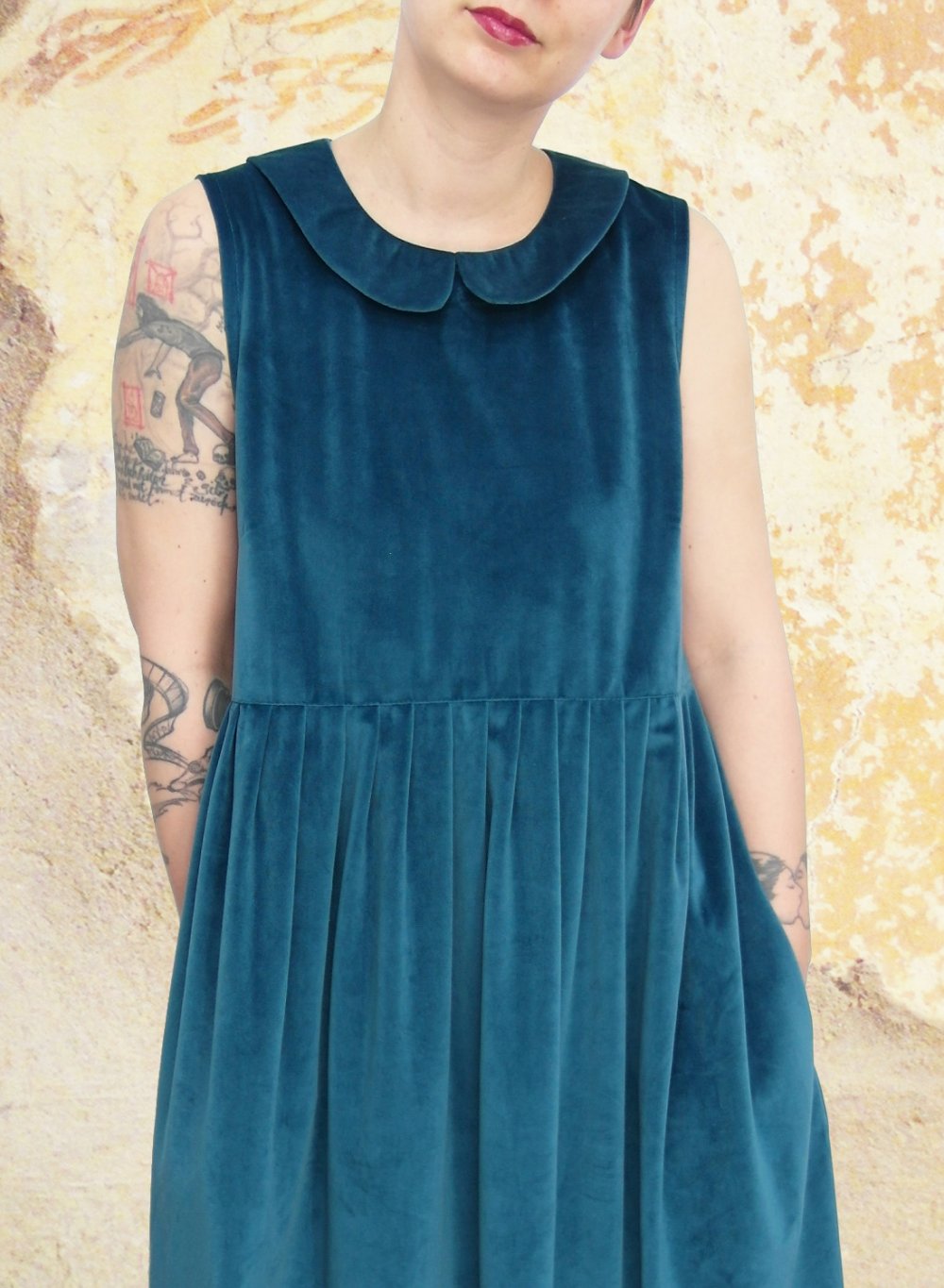 Samtkleid Gr. S Peter-Pan-Kragen Kleid