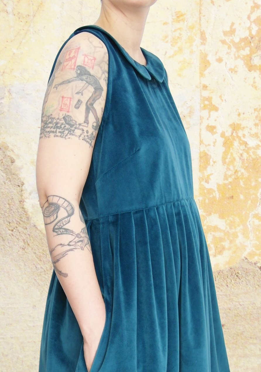 Samtkleid Gr. S Peter-Pan-Kragen Kleid