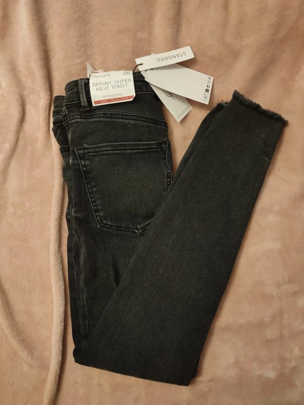 Stradivarius Röhrenjeans Skinny Jeans NEU