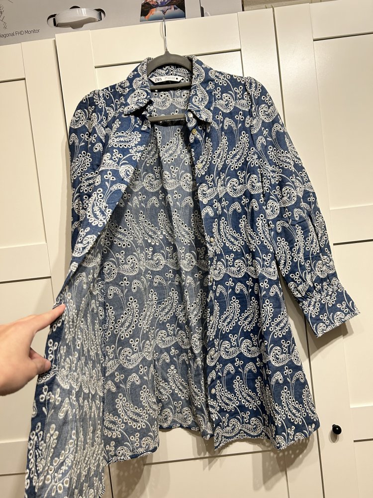 Jeansmantel mit Ornamenten ZARA