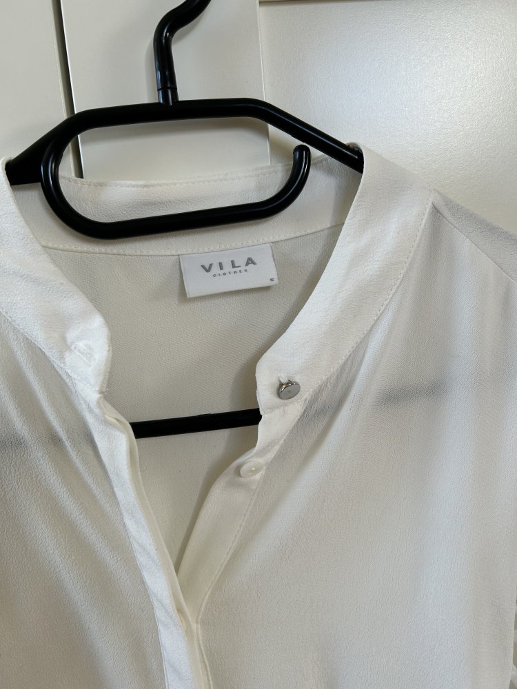 Bluse von Vila / Ärmel mit Details aus Spitze