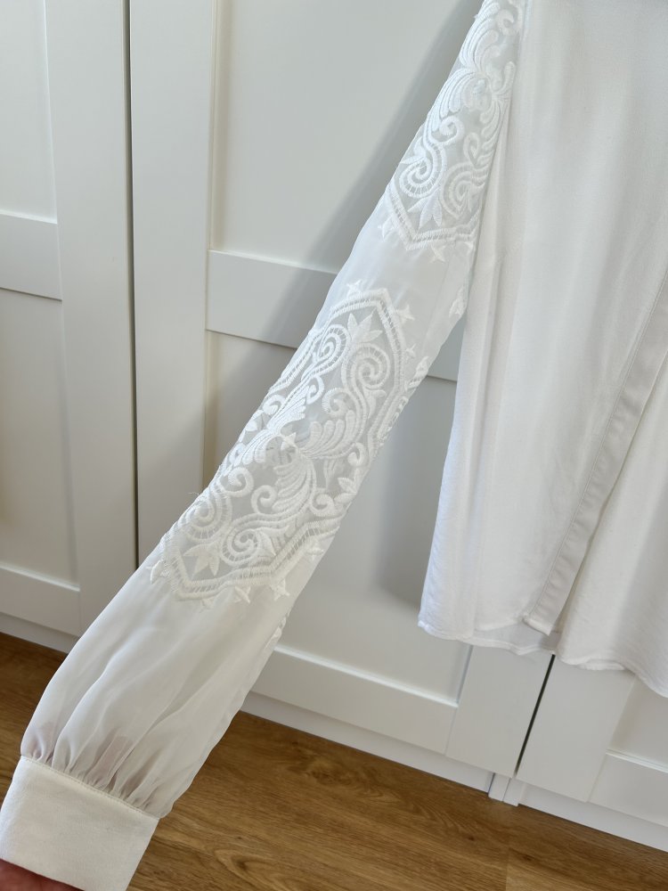 Bluse von Vila / Ärmel mit Details aus Spitze