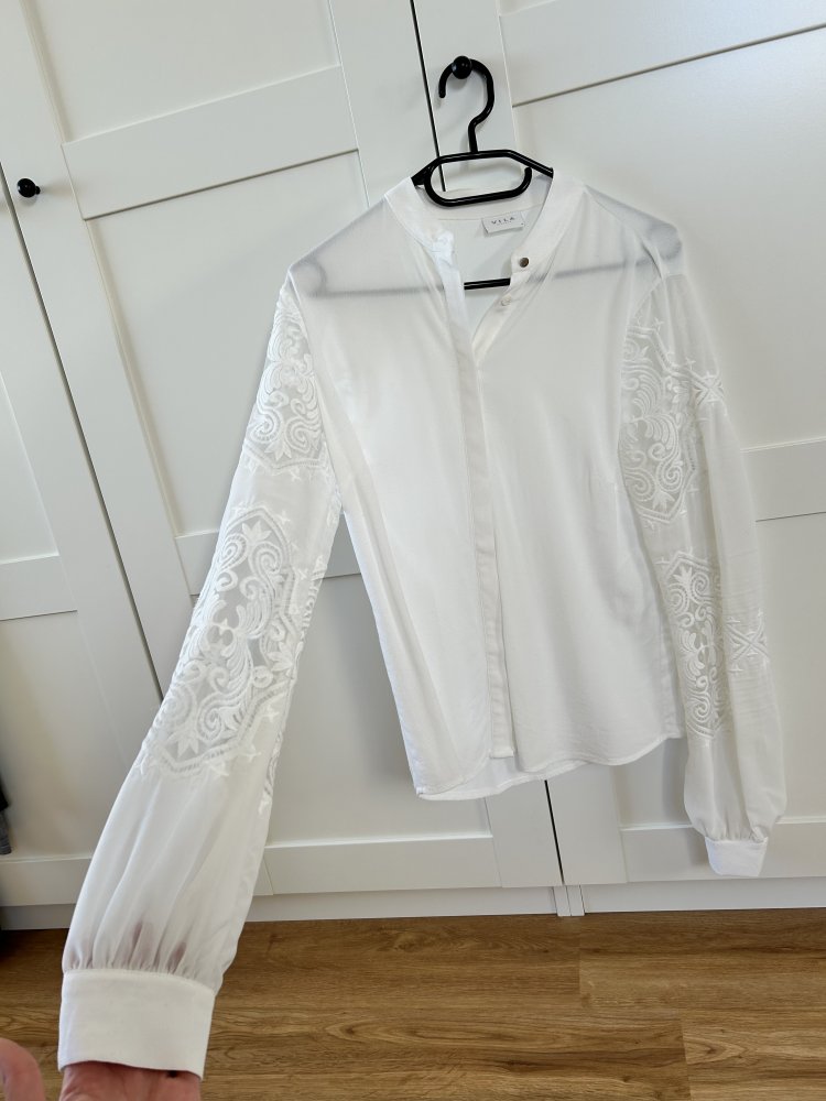 Bluse von Vila / Ärmel mit Details aus Spitze