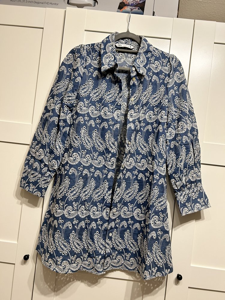 Jeansmantel mit Ornamenten ZARA