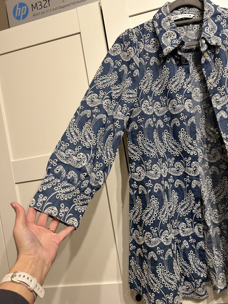 Jeansmantel mit Ornamenten ZARA