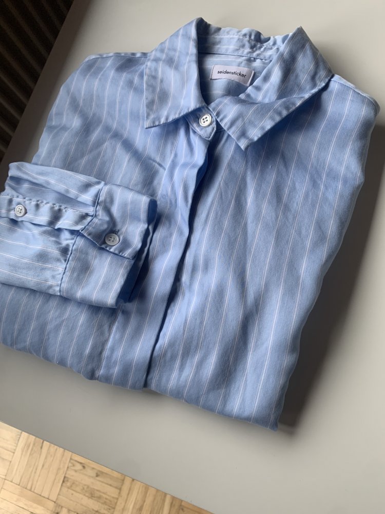 Neuwertig: leichte & süße Bluse gestreift hellblau/weiß