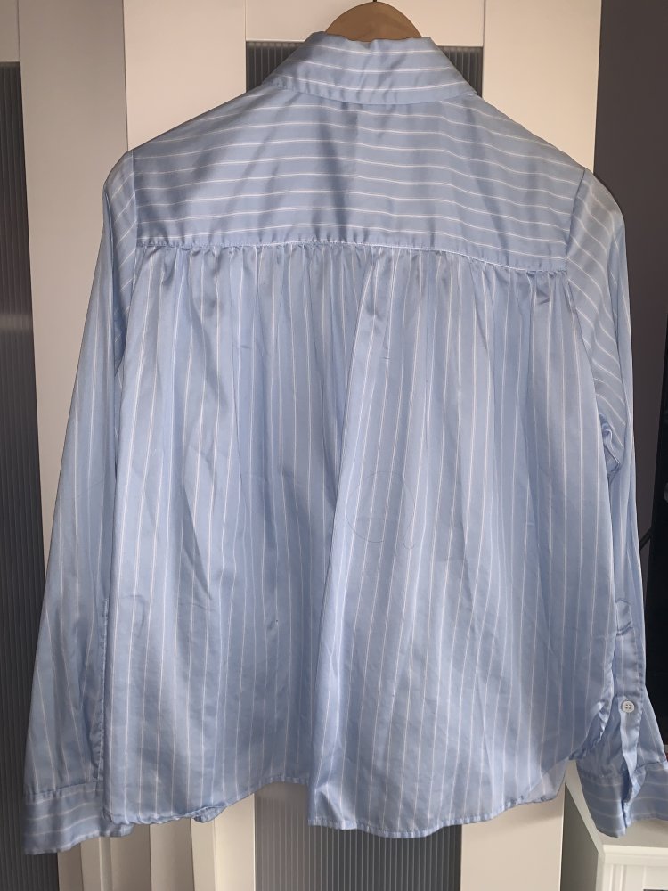 Neuwertig: leichte & süße Bluse gestreift hellblau/weiß