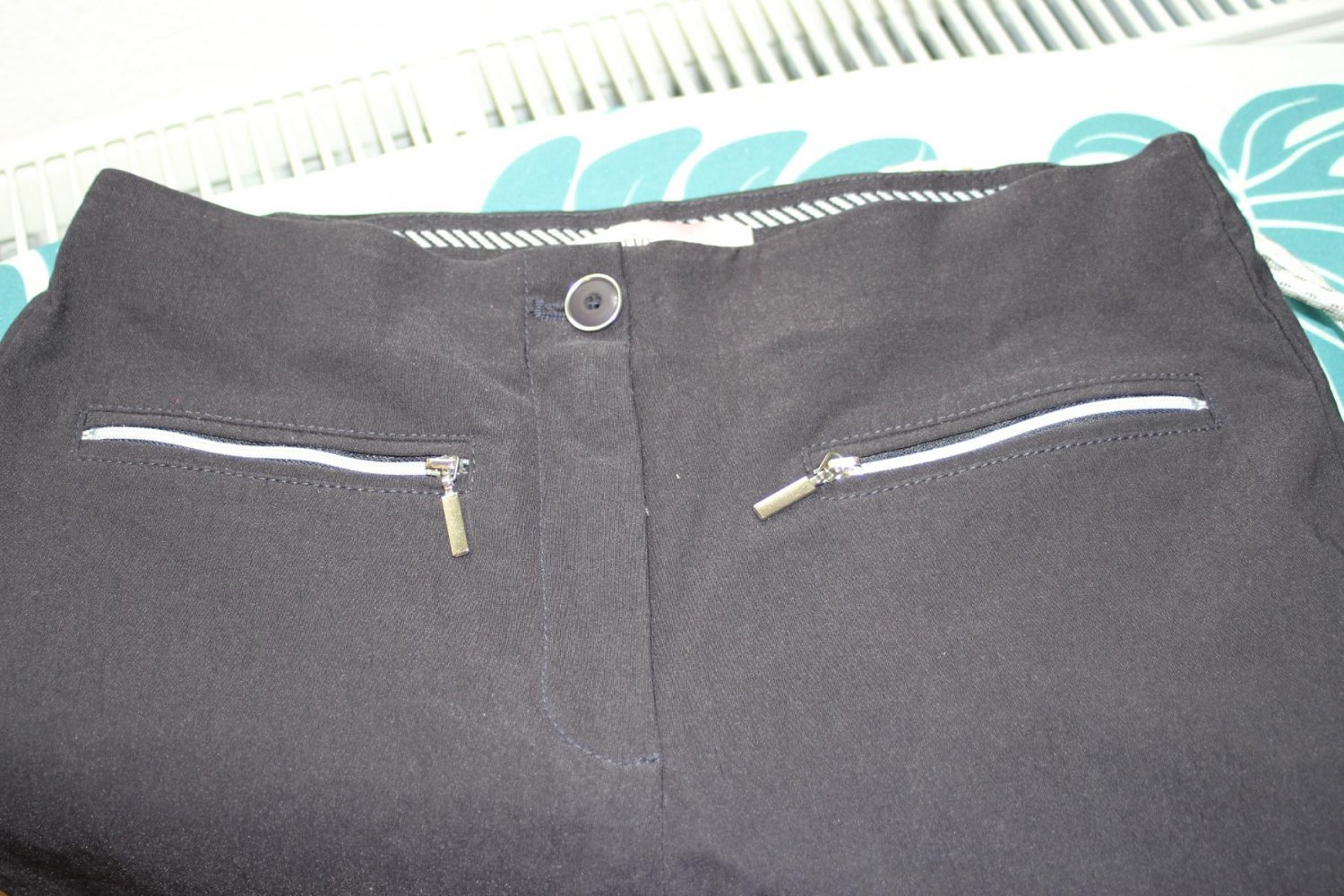 Schmale Hose, dunkelblau, Größe 36