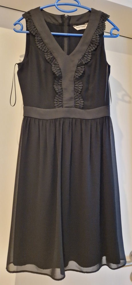 Schwarzes Kleid
