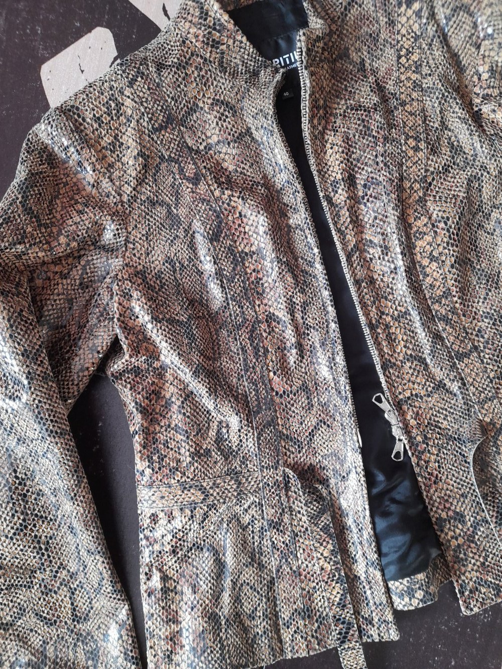 297.-, NEU! Mauritius Leder mit Schlangenleder- Struktur und Glanz- Finish Jacke Gr. 40 für jedes Wetter und topmodisch!