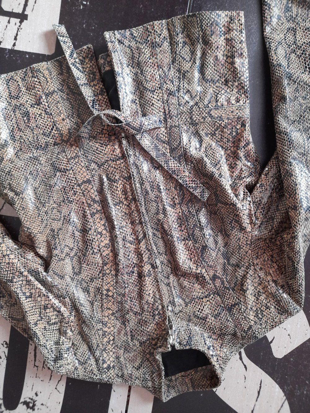 297.-, NEU! Mauritius Leder mit Schlangenleder- Struktur und Glanz- Finish Jacke Gr. 40 für jedes Wetter und topmodisch!