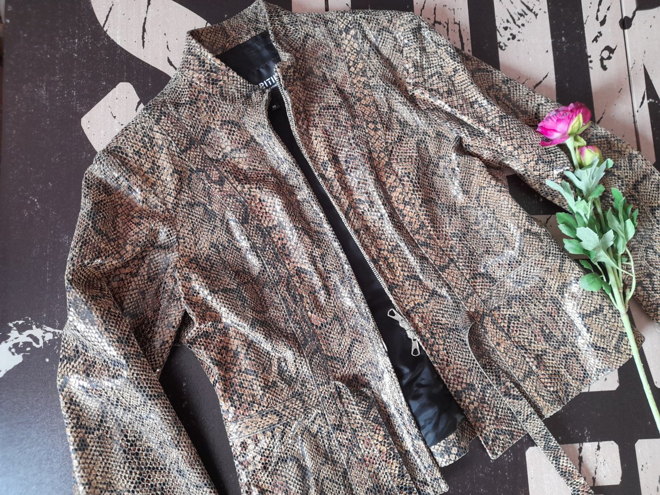 297.-, NEU! Mauritius Leder mit Schlangenleder- Struktur und Glanz- Finish Jacke Gr. 40 für jedes Wetter und topmodisch!