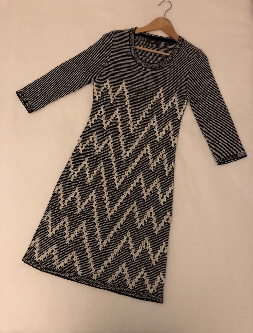 Knielanges Strickkleid, Gr. 36/38