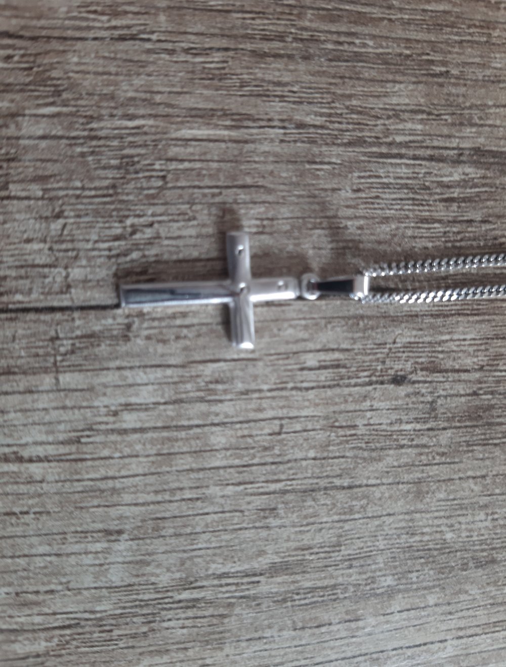 Kette mit Kreuzanhänger