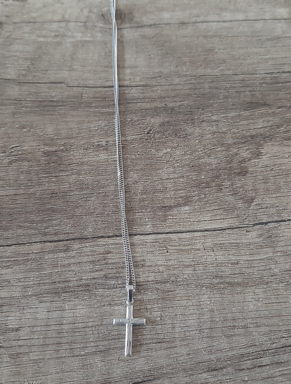 Kette mit Kreuzanhänger