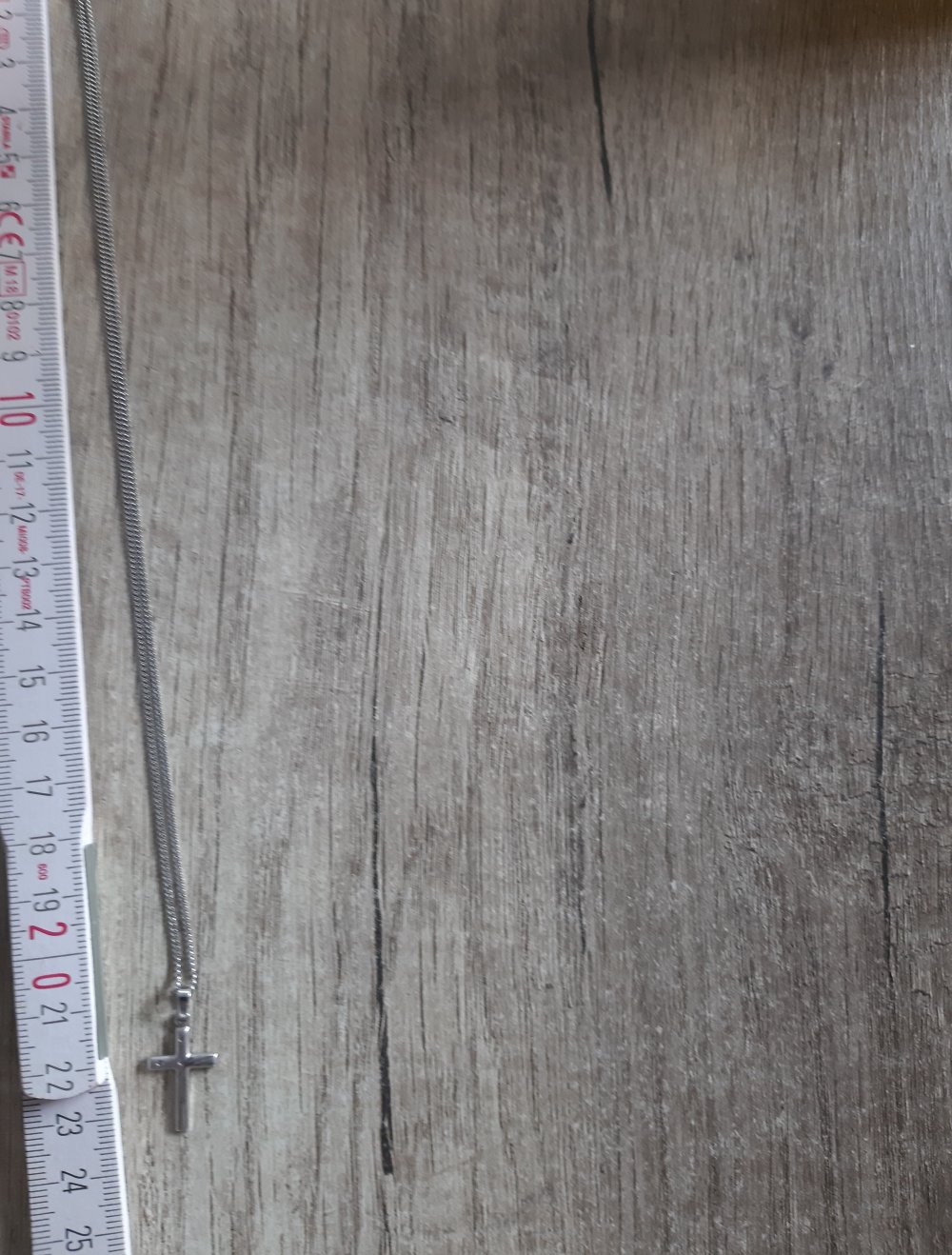 Kette mit Kreuzanhänger