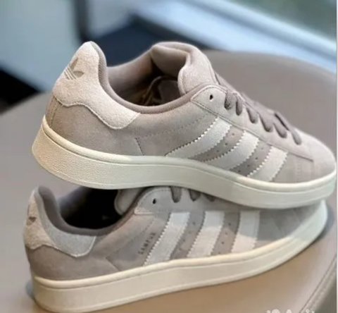 Adidas Originals Campus 00’s.