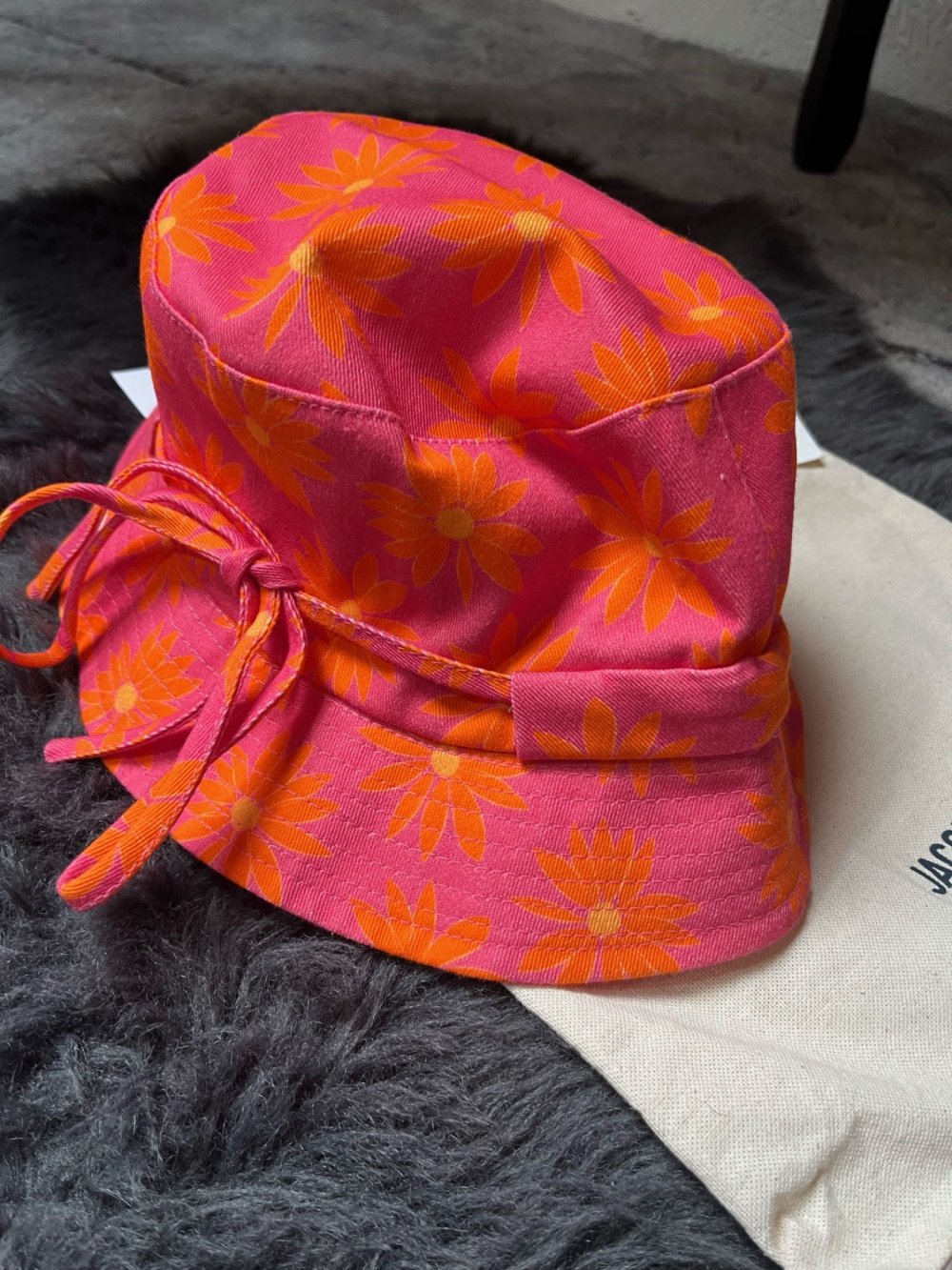 Jacquemos le bob gadjo bucket hat Mütze flower pink orange Neu mit etikett 60 Daisy bow