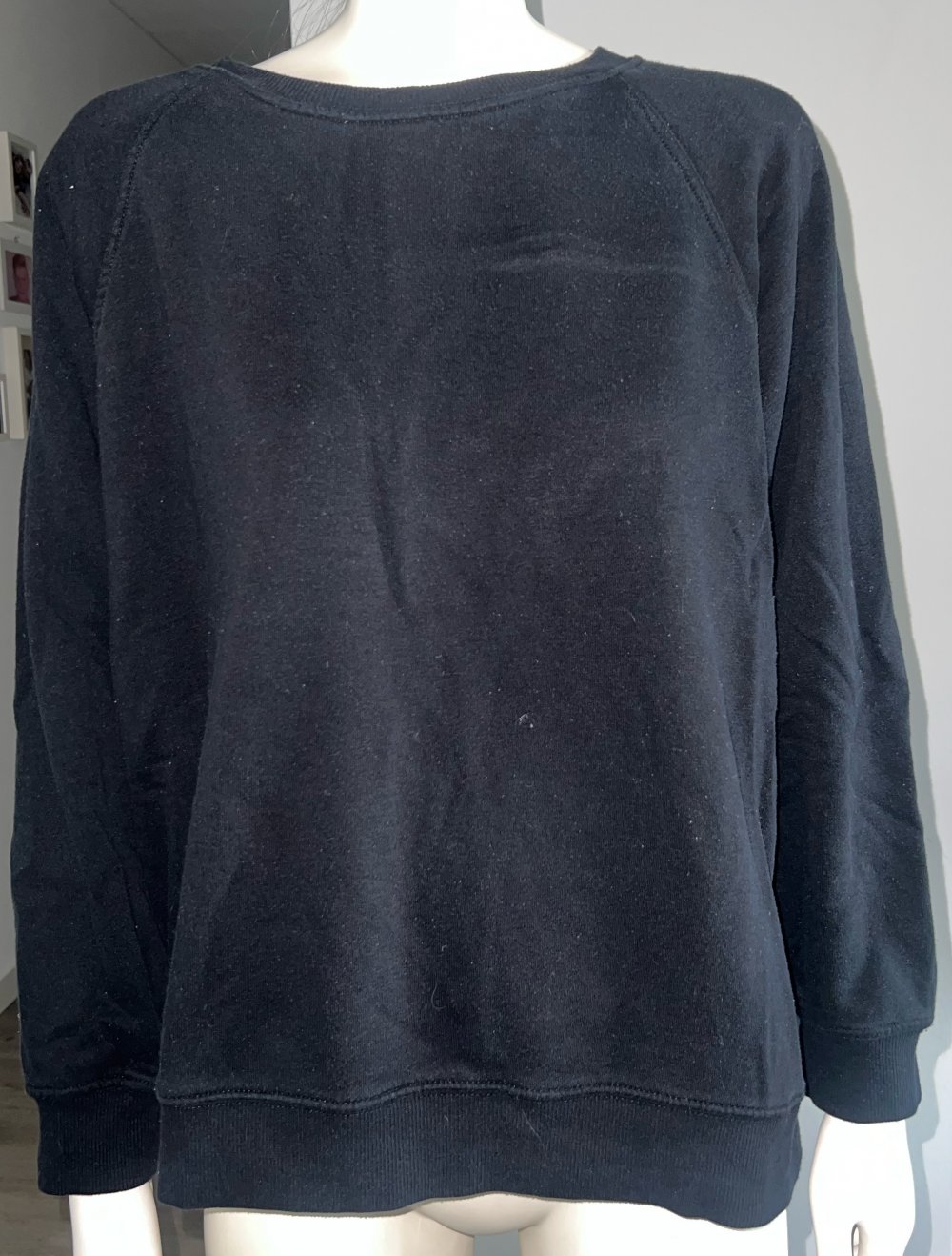 schwarzer pullover