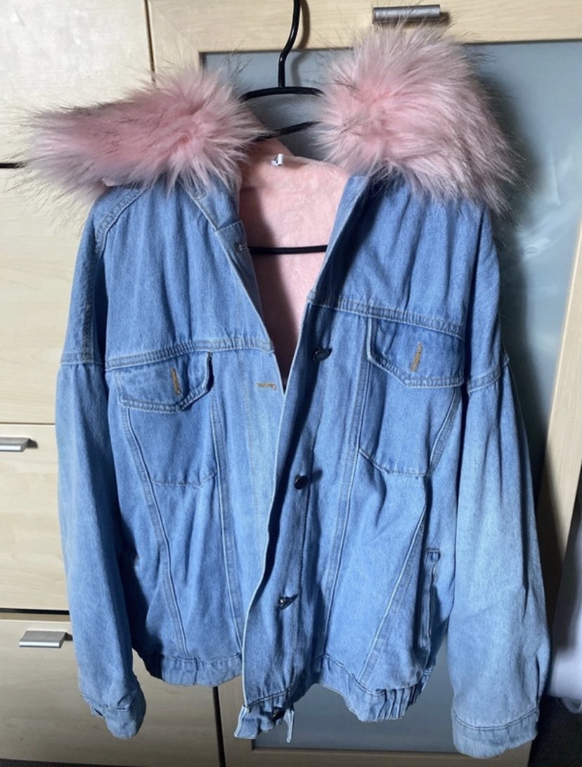 Jeansjacke mit Fell