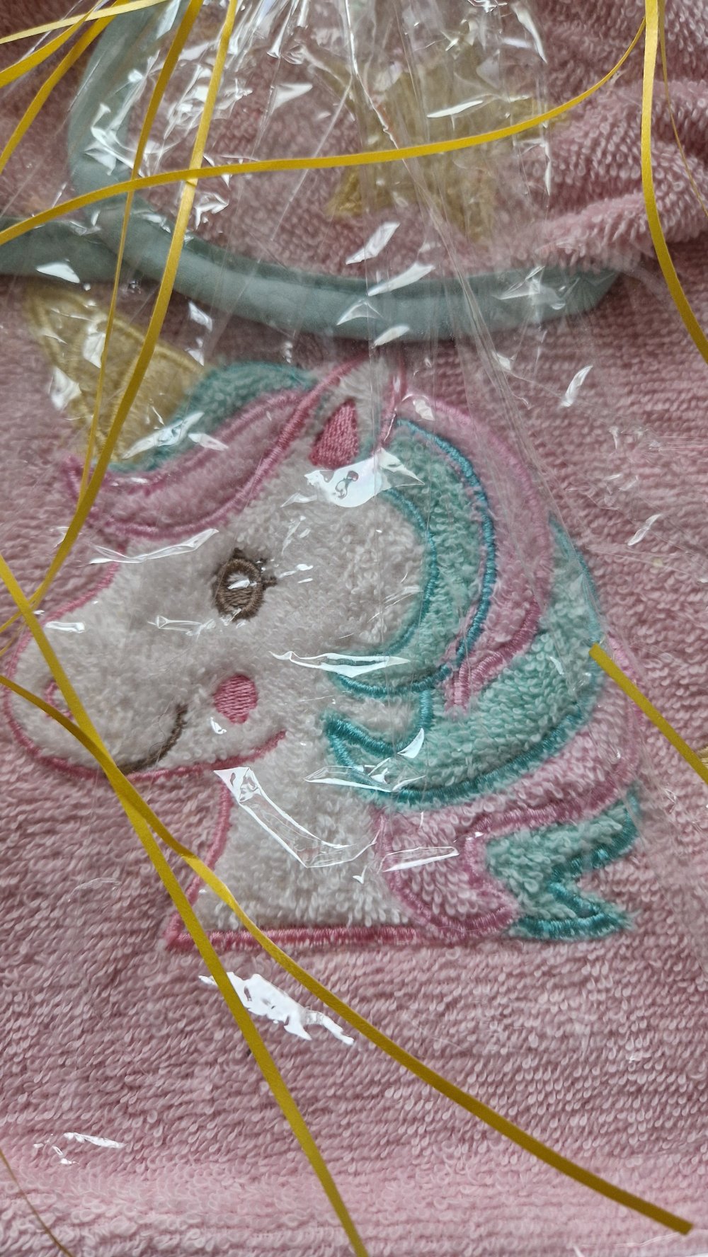 Babylätzchen als Geschenk verpackt