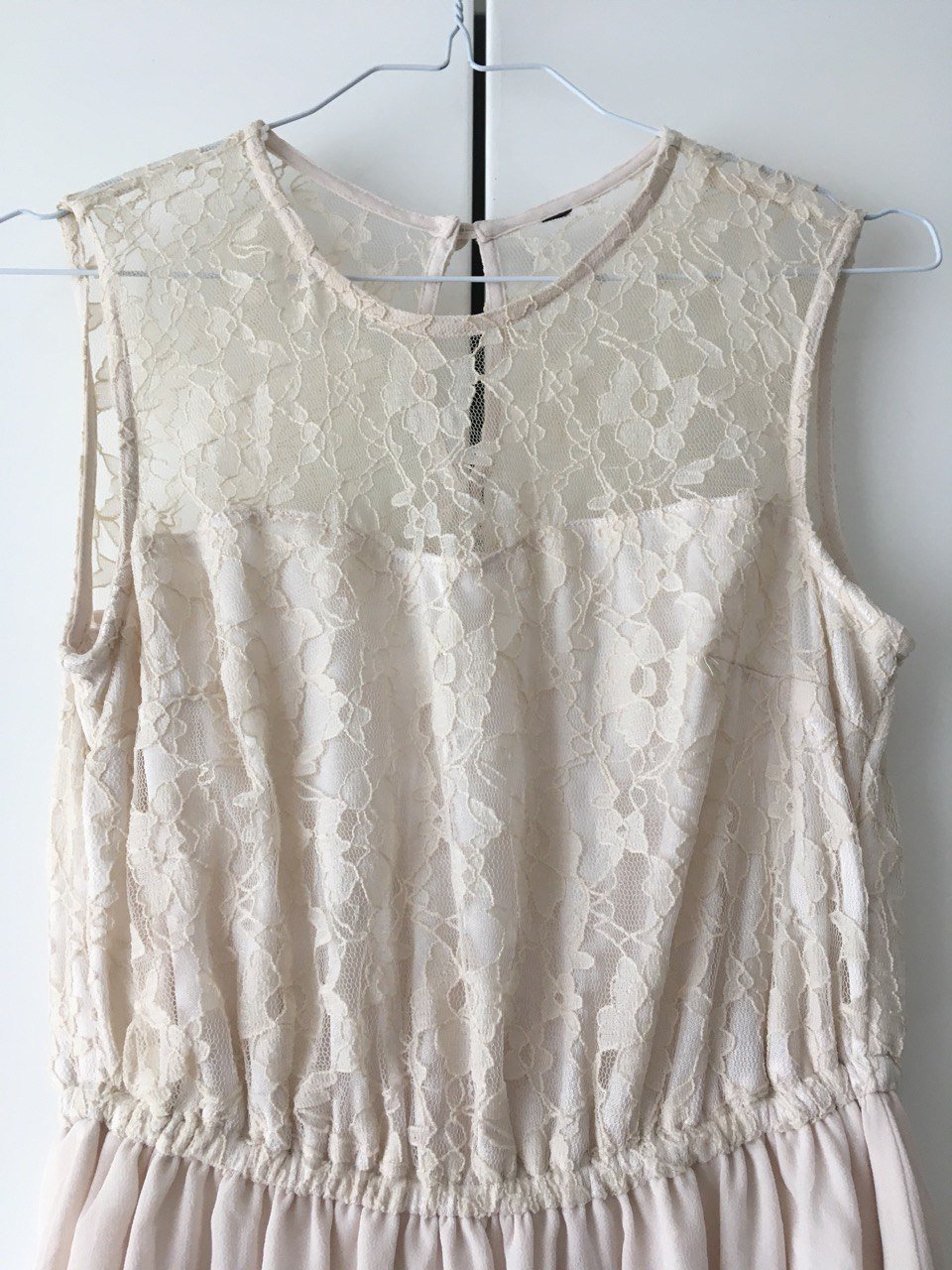 Leichtes Broderie Kleid