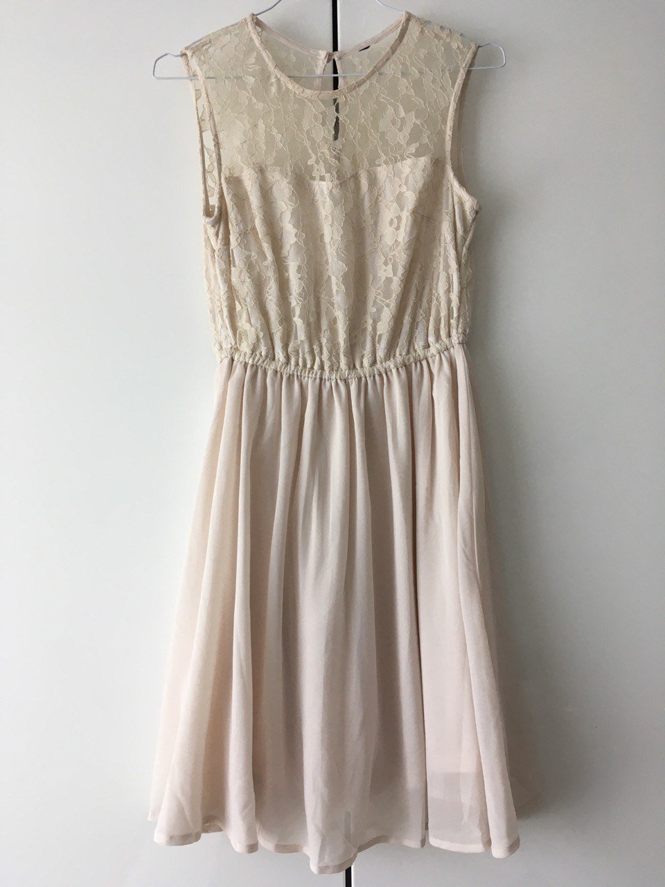 Leichtes Broderie Kleid