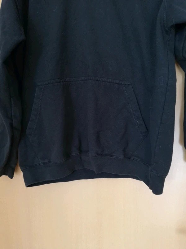 Schwarzer Kapuzenpulli Gr. 164 