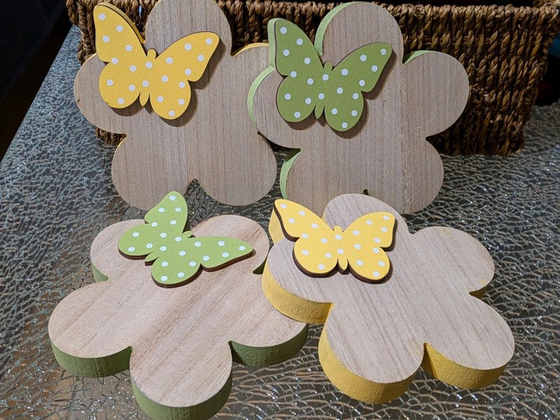 4 Deko Schmetterlinge auf Blumen