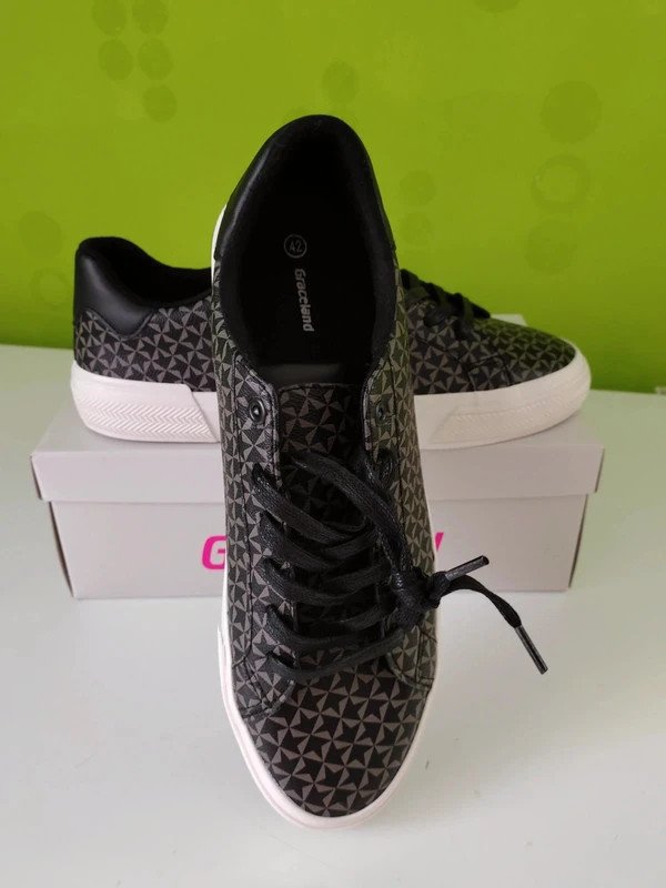 neue Halbschuhe Gr.42