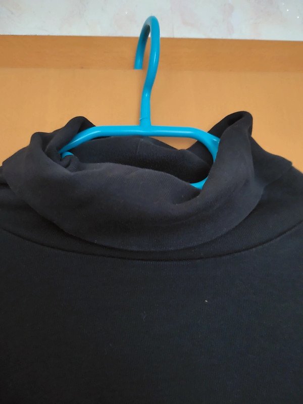 Schwarzer Rollkragenpullover Gr.44/46