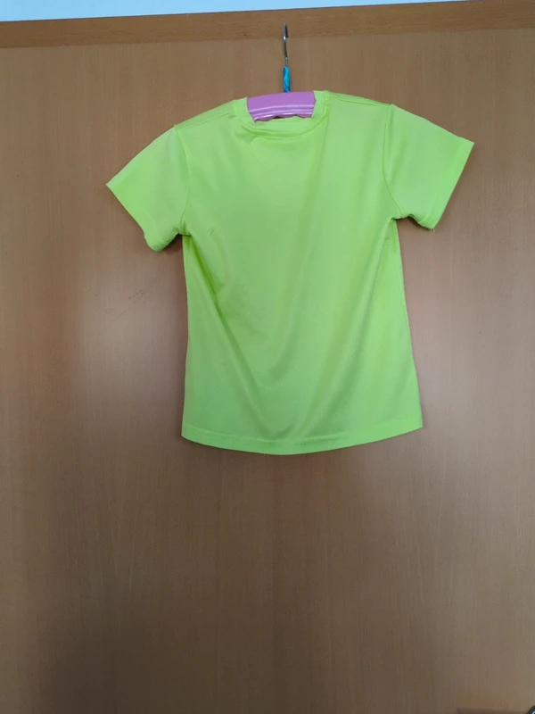 hellgrünes T-Shirt Gr.122