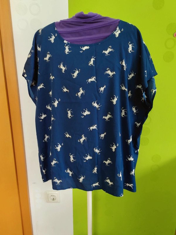 neue Bluse mit Pferdemotiven Gr.46