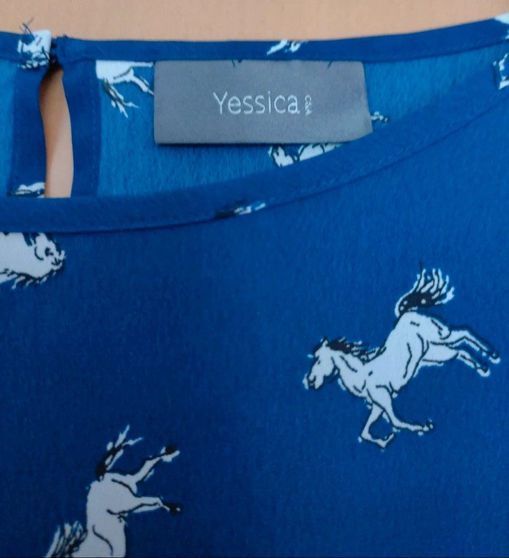 neue Bluse mit Pferdemotiven Gr.46