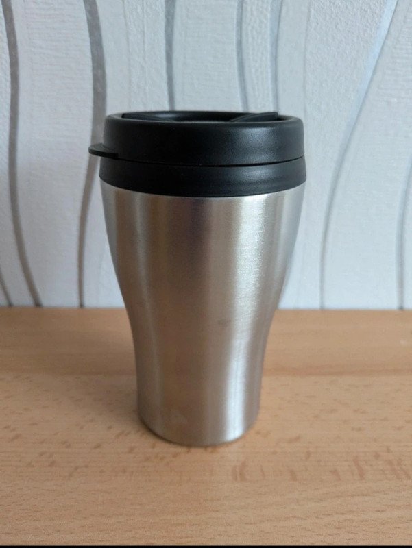 2 kleine Kaffeebecher