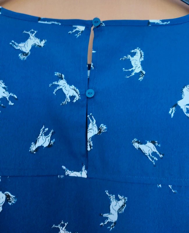 neue Bluse mit Pferdemotiven Gr.46