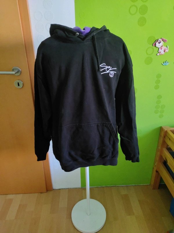 Schwarzer Kapuzenpulli Gr. 164 