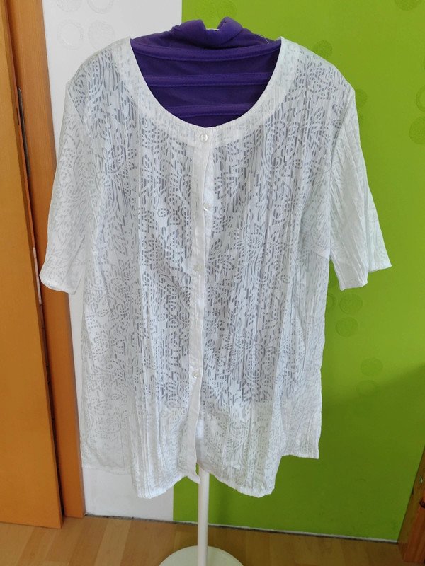  neue weiße Bluse mit Muster Gr. 46