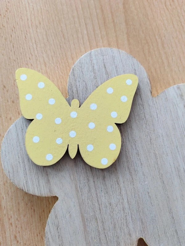 4 Deko Schmetterlinge auf Blumen