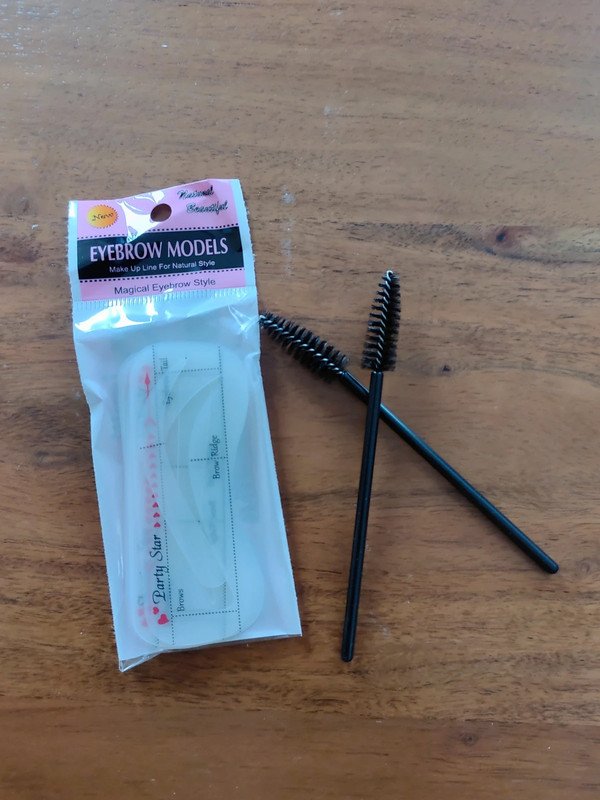 2x Augenbrauenschablonen & Bürsten