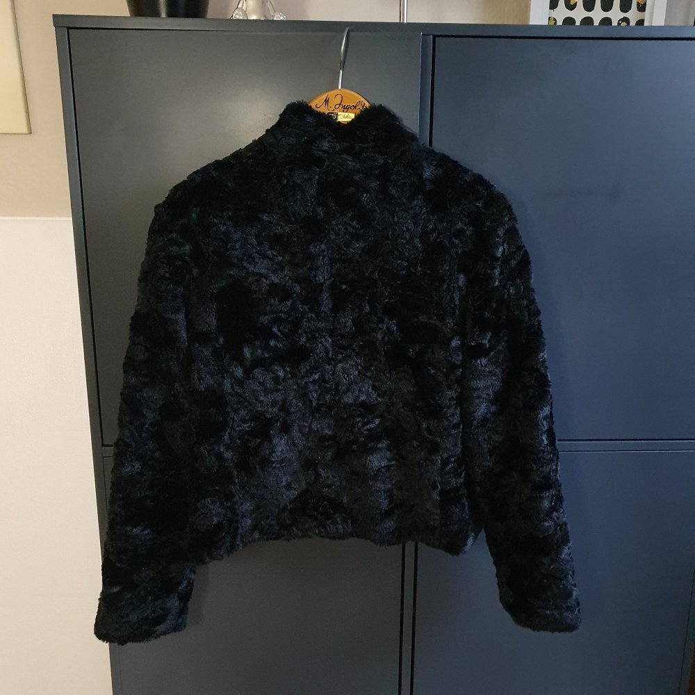 Hochwertige Felljacke in schwarz Gr. S 36 Fakefur / Kunstfell / Kunstpelz Made in Paris