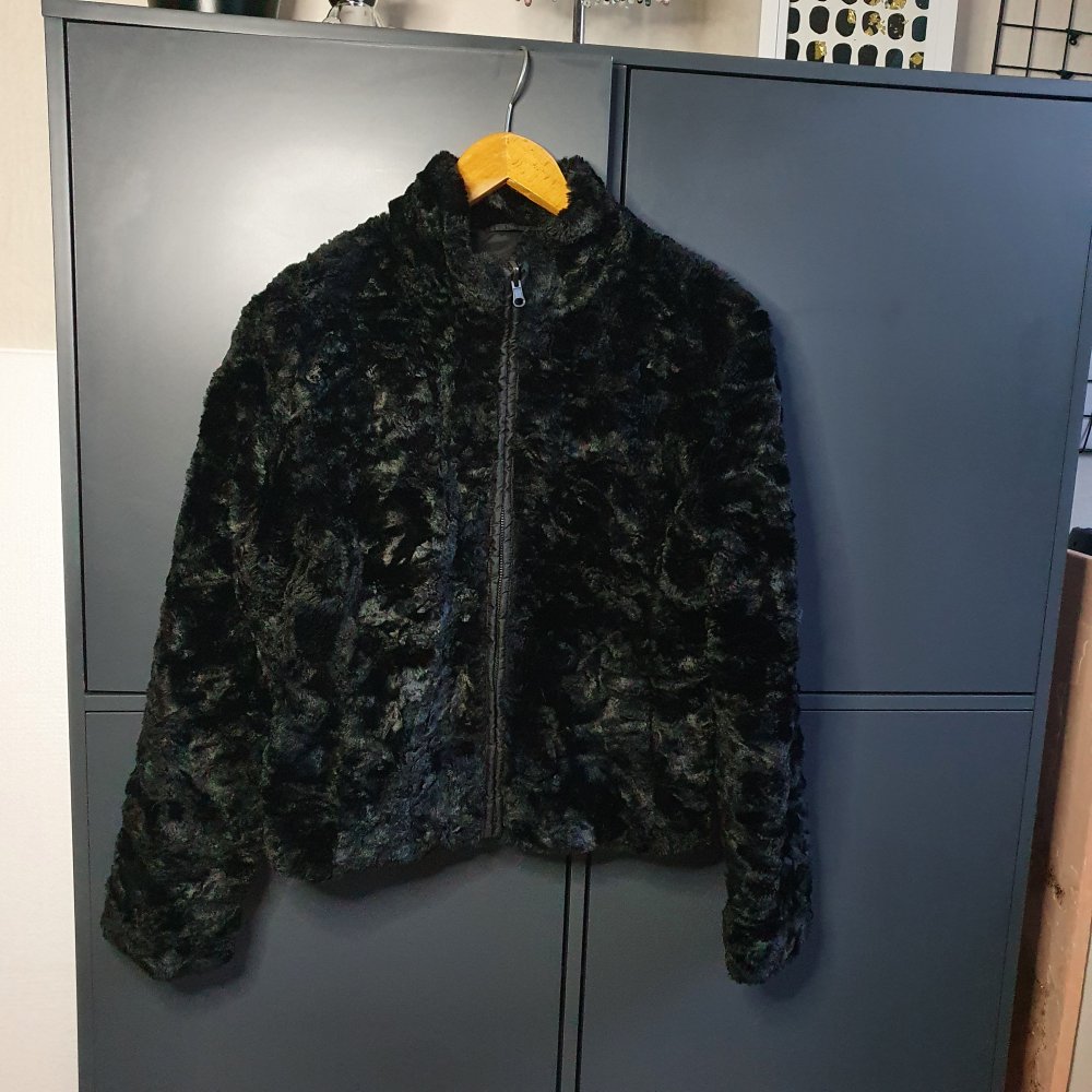 Hochwertige Felljacke in schwarz Gr. S 36 Fakefur / Kunstfell / Kunstpelz Made in Paris