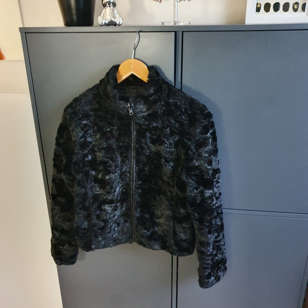 Hochwertige Felljacke in schwarz Gr. S 36 Fakefur / Kunstfell / Kunstpelz Made in Paris