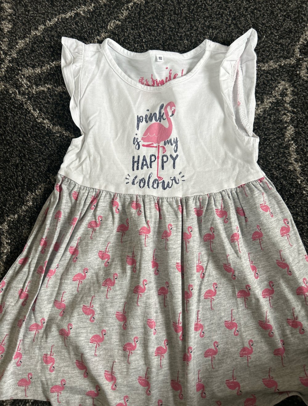 ein schönes Sommerkleid für Mädchen