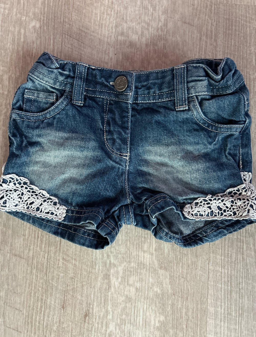 Schöne, kurze Shorts für Mädchen