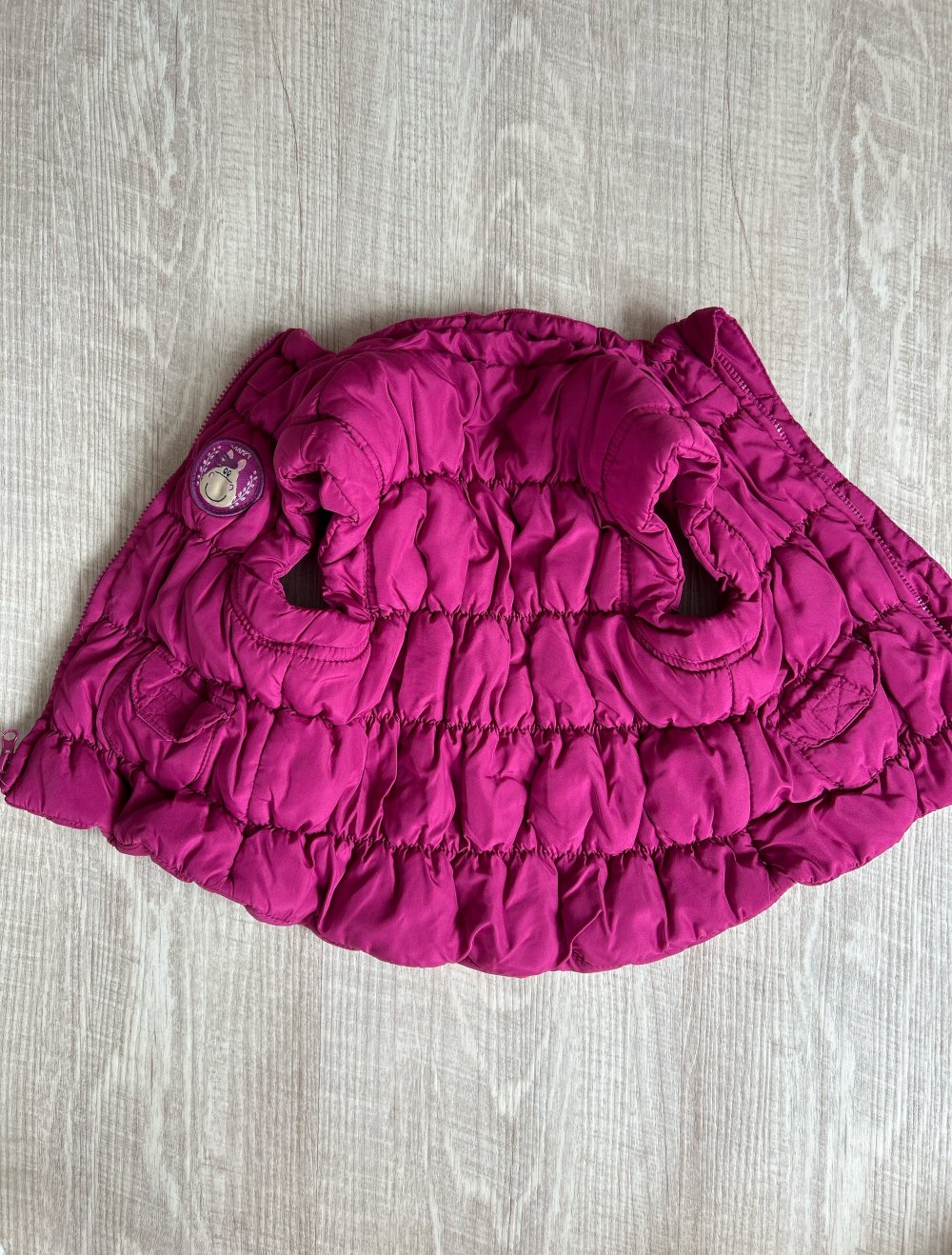 Eine warme Weste für den Frühling oder Herbst für Mädchen