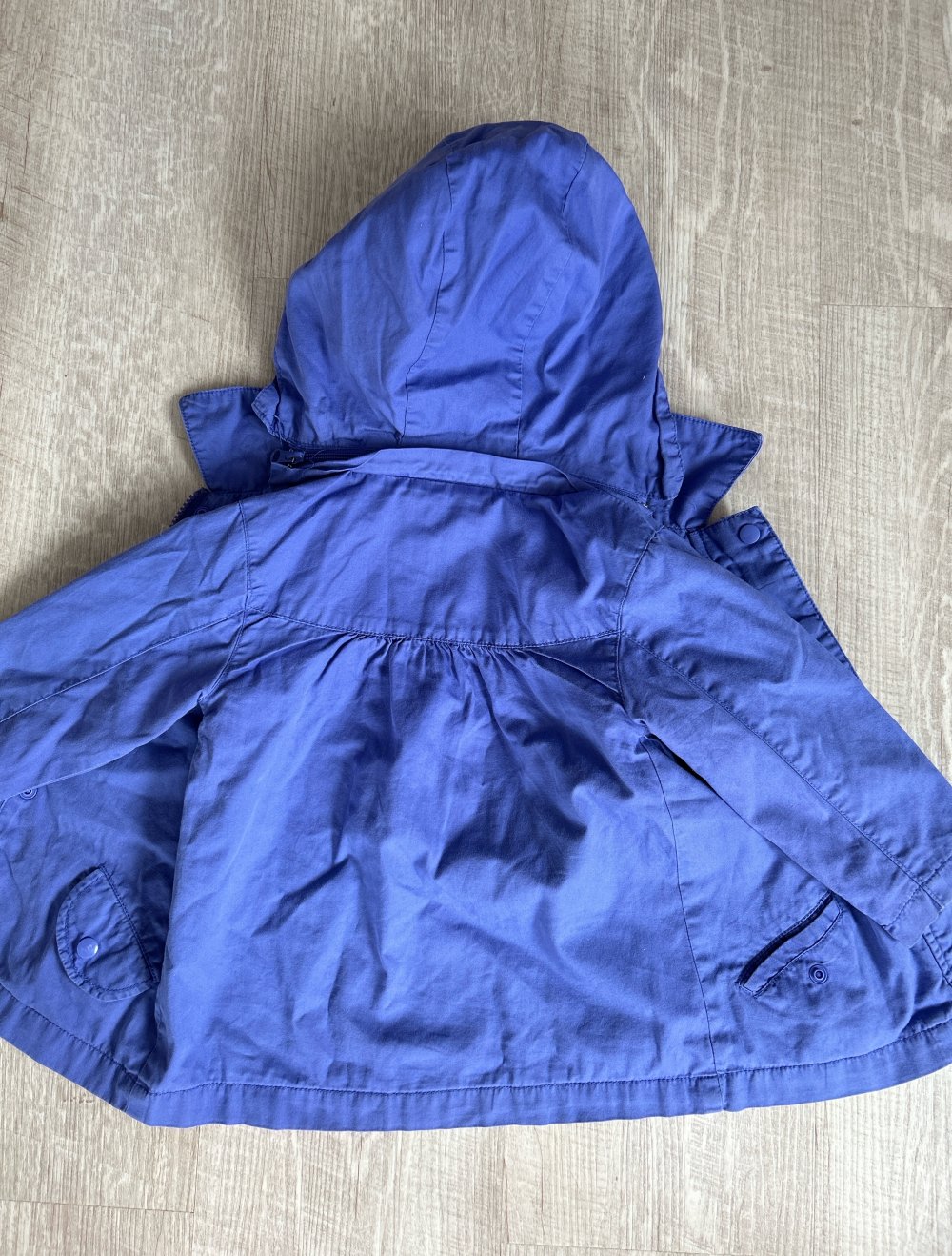 Eine schöne, leichte Jacke für den Frühling oder Herbst für Mädchen